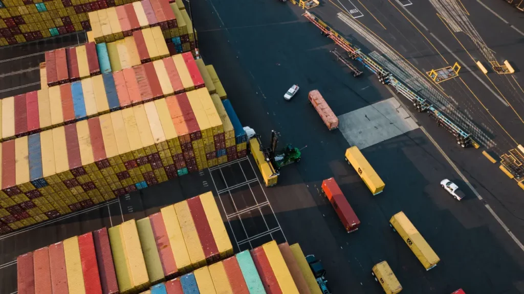 International multimodal freight transport and logistics