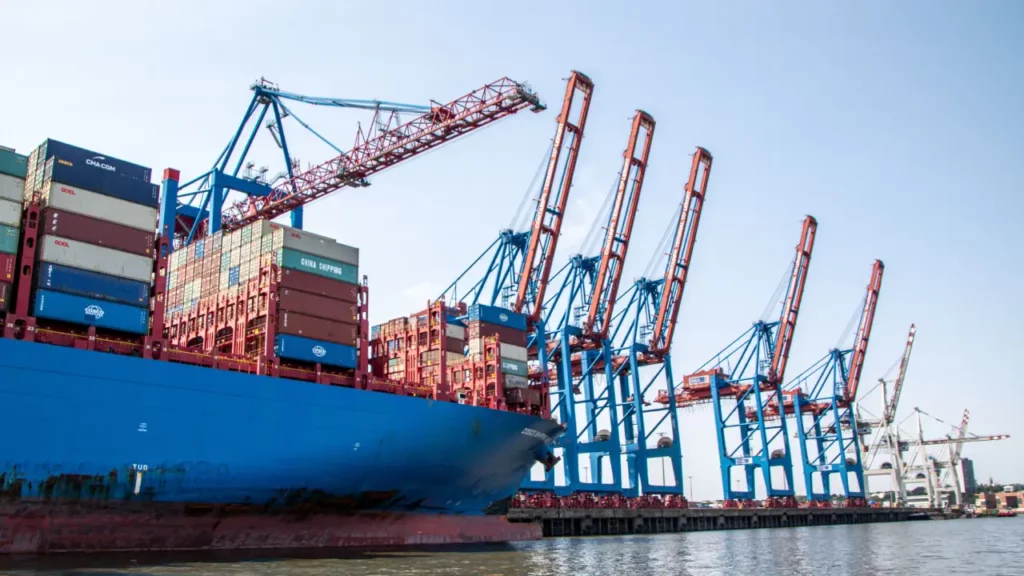 Multimodal freight transportation by sea rail and road